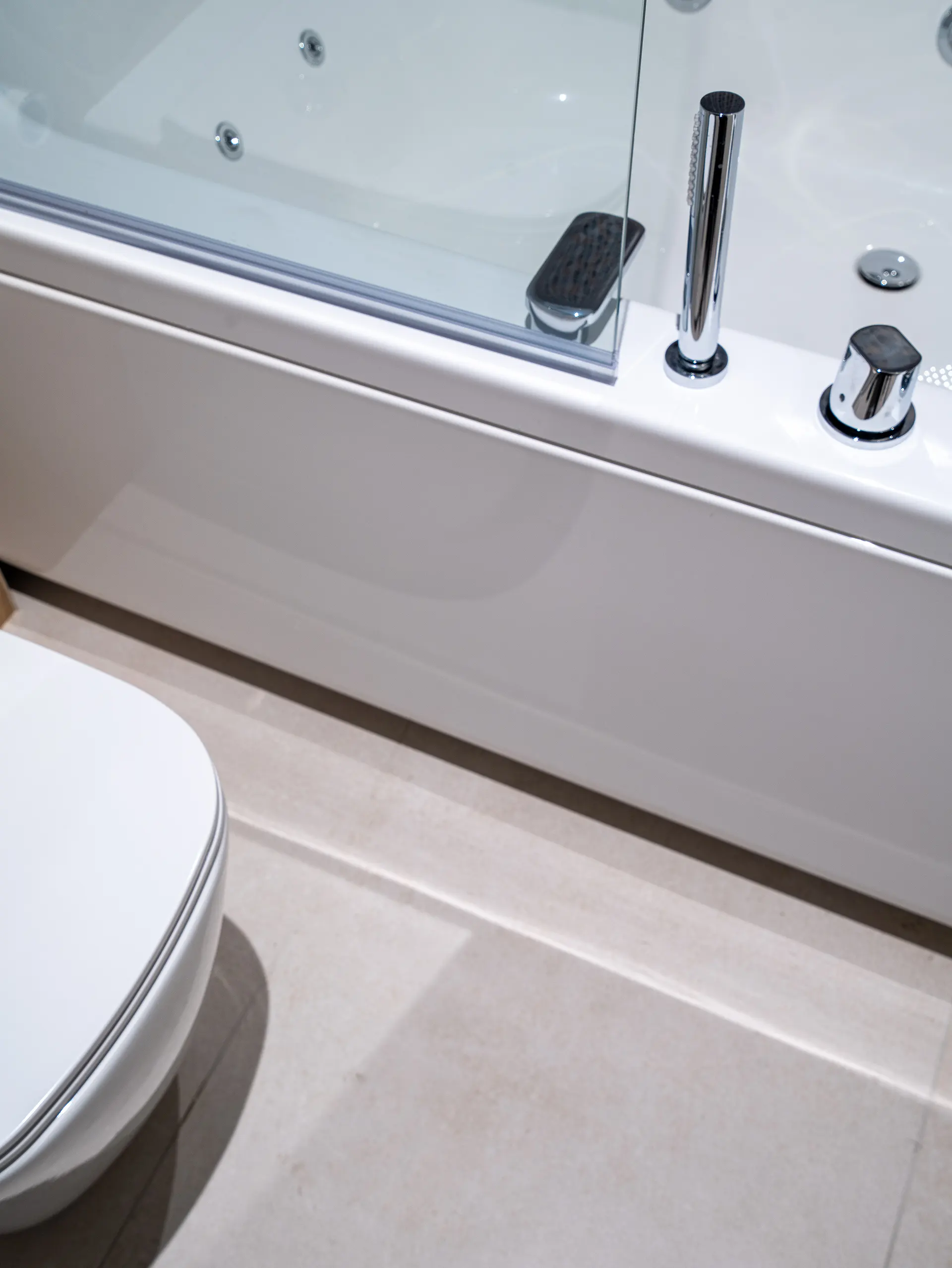 Bagno moderno in vendita a Modena e Reggio Emilia con dettagli di design